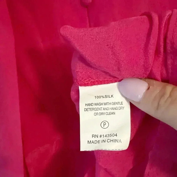 NWT MARIE OLIVER Felix 100% Silk Blouse Rogue, Fuchsia Bow Button down, Sz Small - Picture 15 of 15